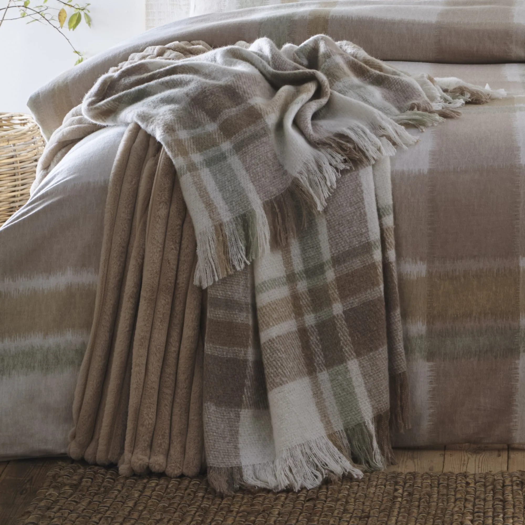 Appletree Hygge Verbier Throw - Natural