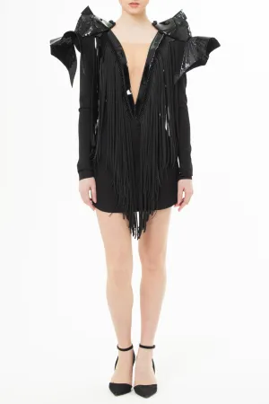 Fitted designed dress with shoulder fishes