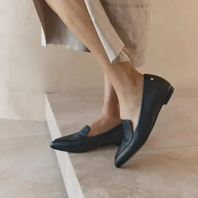 Frankie4 Faye Flat Shoe - Black Reptile Emboss