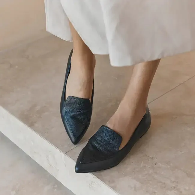 Frankie4 Faye Flat Shoe - Black Reptile Emboss