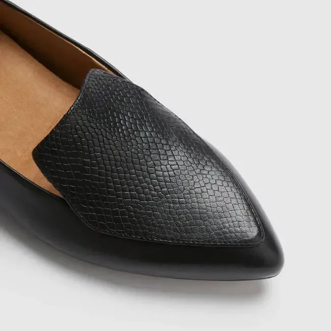 Frankie4 Faye Flat Shoe - Black Reptile Emboss